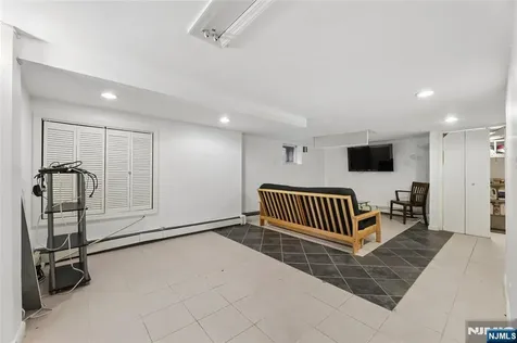 796 Old Newbridge Road Teaneck NJ 07666