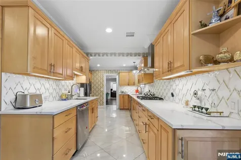 1474 Windsor Road Teaneck NJ 07666