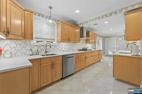 1474 Windsor Road Teaneck NJ 07666