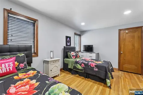 1474 Windsor Road Teaneck NJ 07666