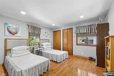 1474 Windsor Road Teaneck NJ 07666
