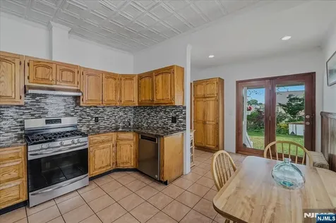 42 Rossmore Place Belleville NJ 07109
