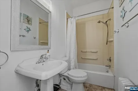 42 Rossmore Place Belleville NJ 07109