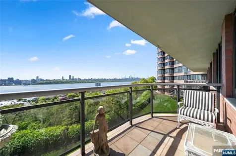 100 Carlyle Drive Cliffside Park NJ 07010