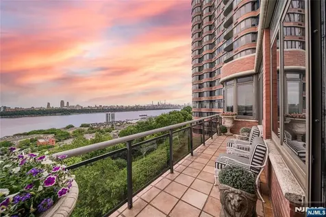 100 Carlyle Drive Cliffside Park NJ 07010