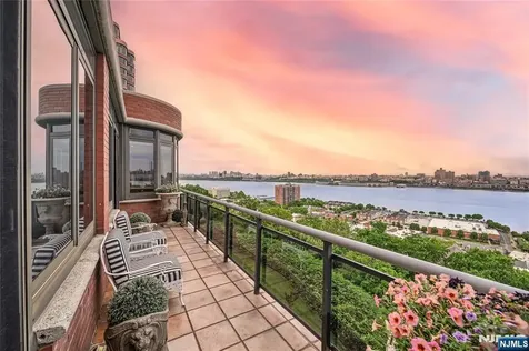 100 Carlyle Drive Cliffside Park NJ 07010