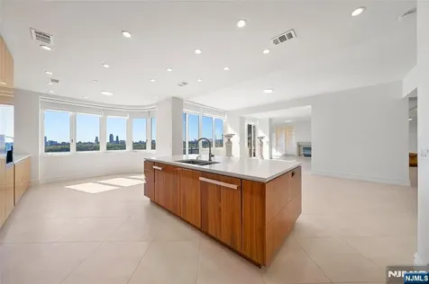 100 Carlyle Drive Cliffside Park NJ 07010