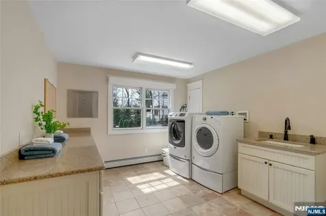 7 Deerhill Drive Ho-ho-kus NJ 07423