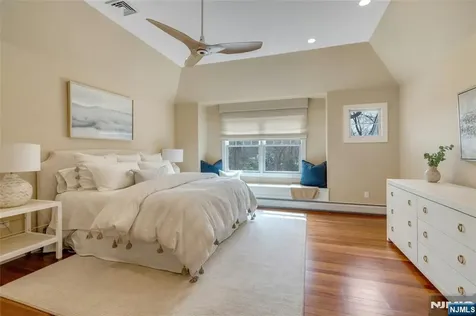 7 Deerhill Drive Ho-ho-kus NJ 07423
