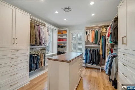 7 Deerhill Drive Ho-ho-kus NJ 07423