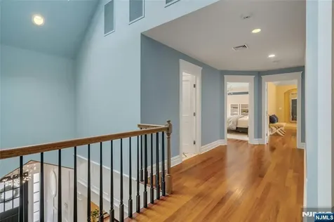 7 Deerhill Drive Ho-ho-kus NJ 07423