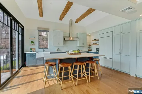 7 Deerhill Drive Ho-ho-kus NJ 07423