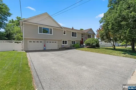 15 Kuiken Court Wayne NJ 07470
