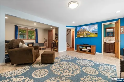 15 Kuiken Court Wayne NJ 07470