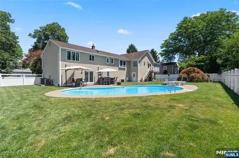 15 Kuiken Court Wayne NJ 07470