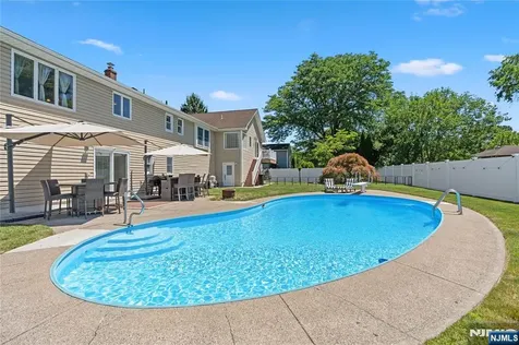 15 Kuiken Court Wayne NJ 07470