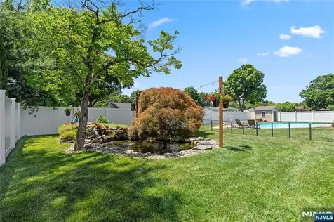 15 Kuiken Court Wayne NJ 07470