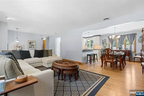 15 Kuiken Court Wayne NJ 07470