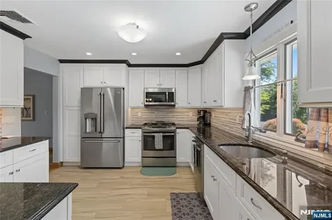15 Kuiken Court Wayne NJ 07470