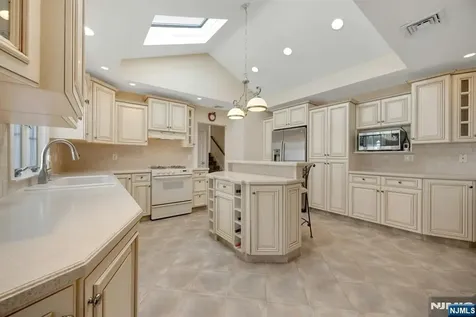 184 W Passaic Avenue Rutherford NJ 07070