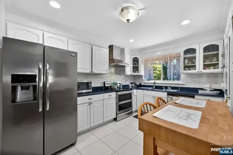 413 Maple Hill Drive Hackensack NJ 07601