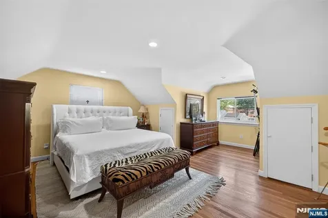 413 Maple Hill Drive Hackensack NJ 07601