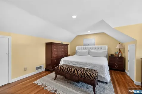 413 Maple Hill Drive Hackensack NJ 07601