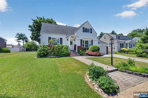 413 Maple Hill Drive Hackensack NJ 07601
