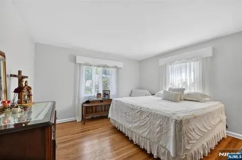 413 Maple Hill Drive Hackensack NJ 07601