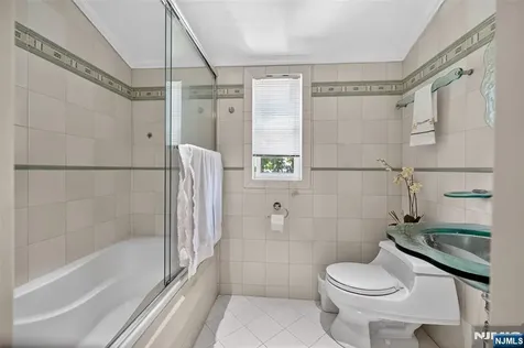 413 Maple Hill Drive Hackensack NJ 07601