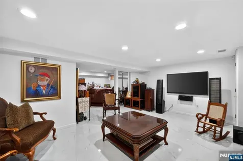 413 Maple Hill Drive Hackensack NJ 07601