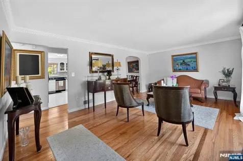 413 Maple Hill Drive Hackensack NJ 07601