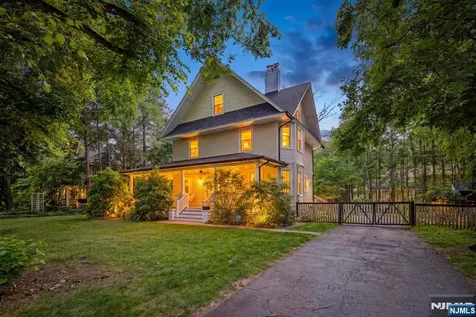 42 Forest Road Glen Rock NJ 07452