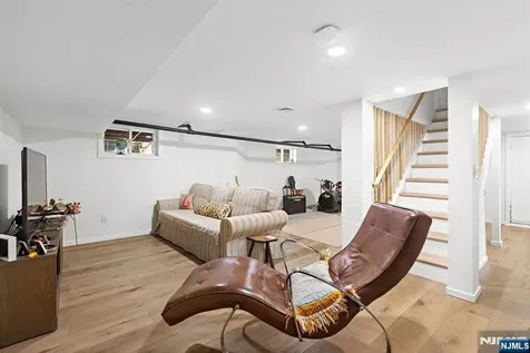 42 Forest Road Glen Rock NJ 07452