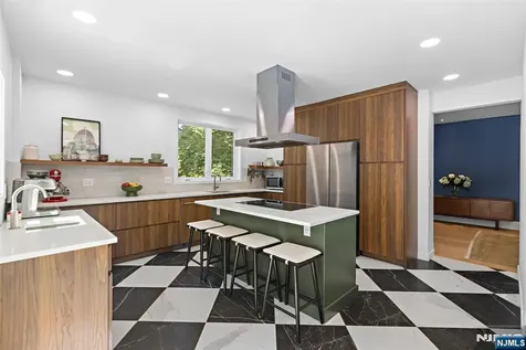 42 Forest Road Glen Rock NJ 07452