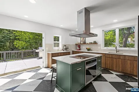 42 Forest Road Glen Rock NJ 07452