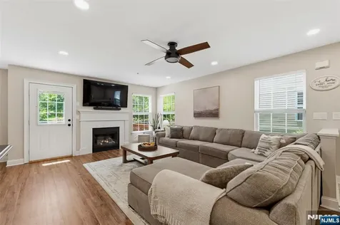 28 Mountainside Drive Pompton Lakes NJ 07442