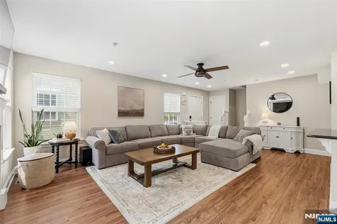 28 Mountainside Drive Pompton Lakes NJ 07442