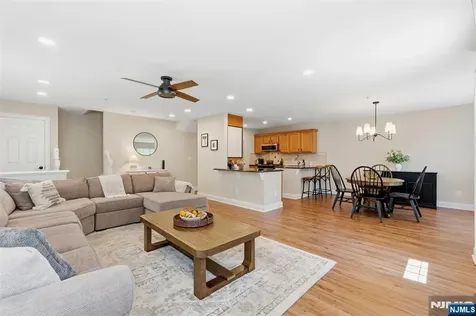 28 Mountainside Drive Pompton Lakes NJ 07442