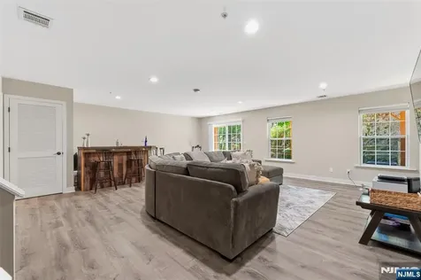 28 Mountainside Drive Pompton Lakes NJ 07442