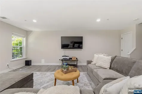 28 Mountainside Drive Pompton Lakes NJ 07442