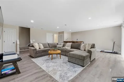 28 Mountainside Drive Pompton Lakes NJ 07442