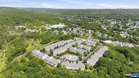 28 Mountainside Drive Pompton Lakes NJ 07442