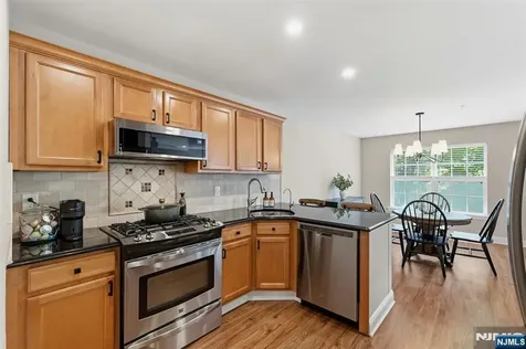 28 Mountainside Drive Pompton Lakes NJ 07442