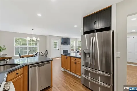 28 Mountainside Drive Pompton Lakes NJ 07442