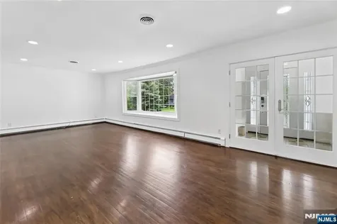 153 Charlotte Place Englewood Cliffs NJ 07632