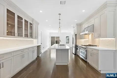 232 E Columbia Avenue Palisades Park NJ 07650