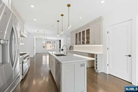 232 E Columbia Avenue Palisades Park NJ 07650
