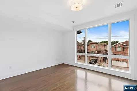 232 E Columbia Avenue Palisades Park NJ 07650