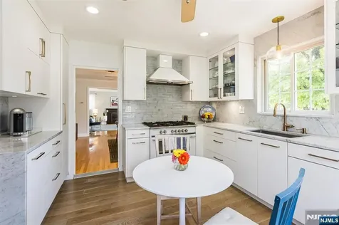 98 Totowa Road Totowa NJ 07512